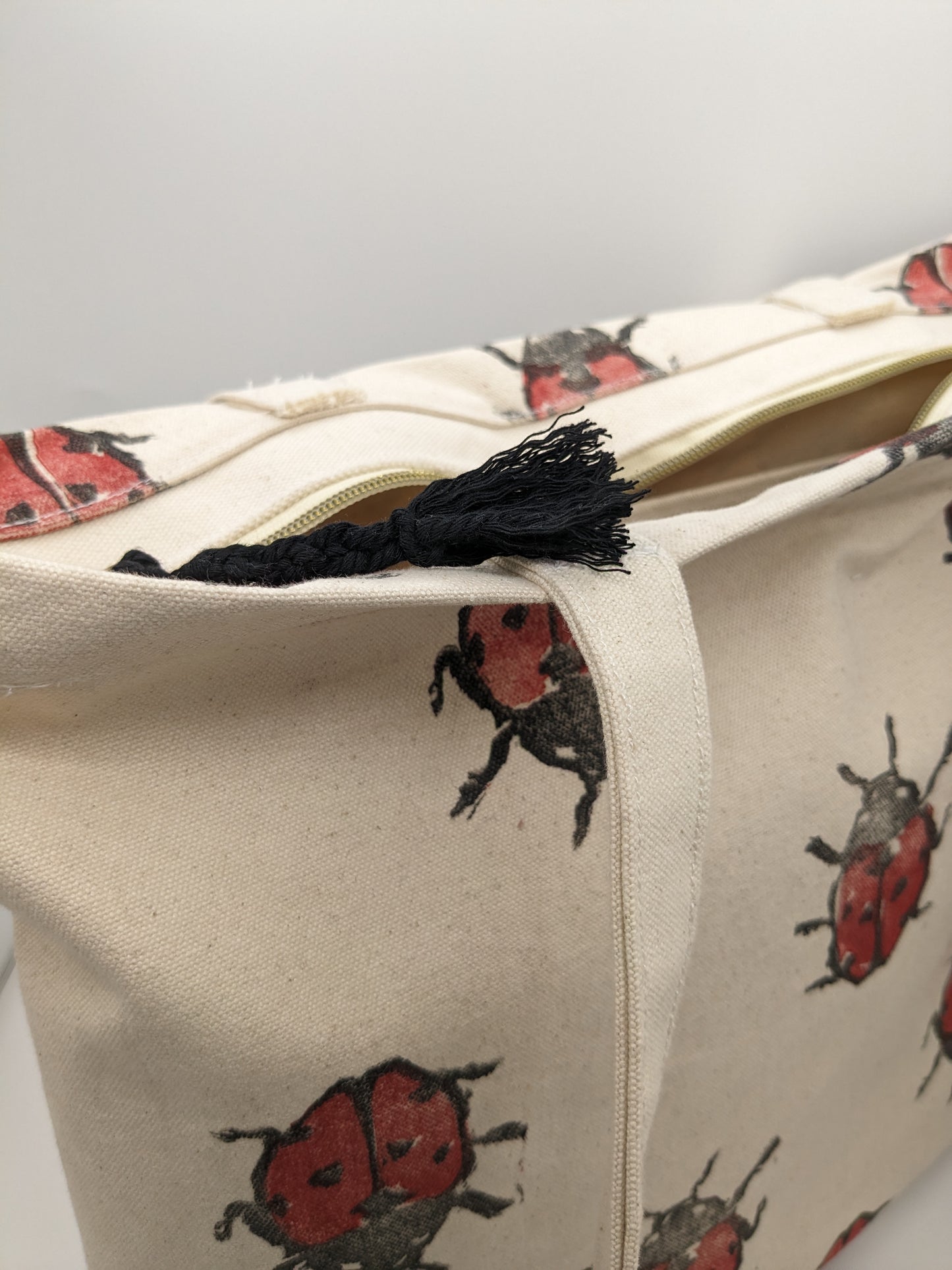 Bees Long Strap Tote