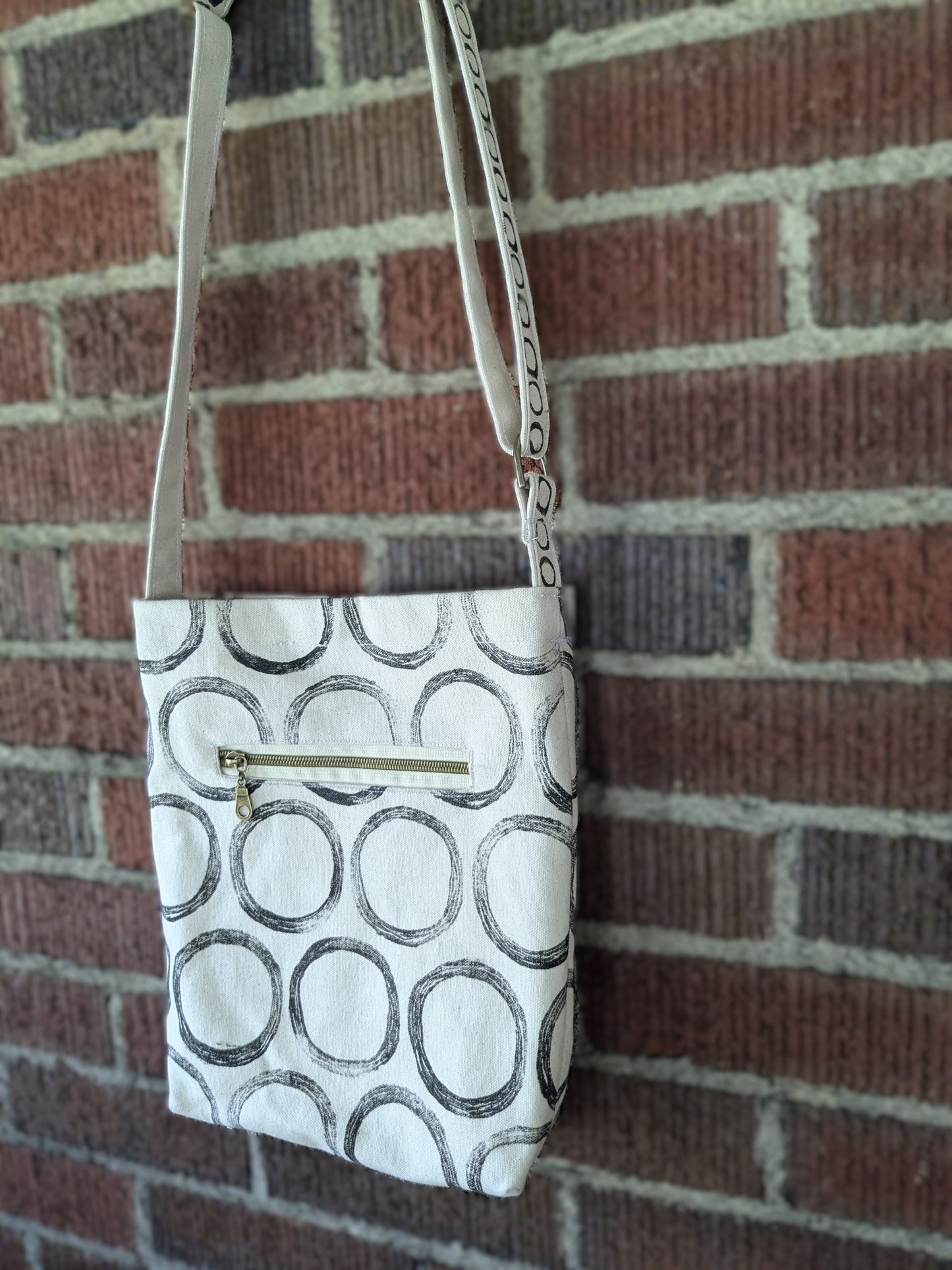 Black Circles Crossbody
